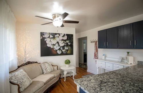 Louisville Casa | Romantic Olde Town Louisville Family Cottage