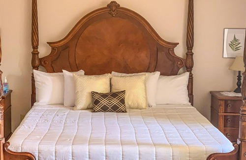 Branson Cama Y Desayuno | Romantic Ozark Mountain Setting ~ Just Minutes From Branson