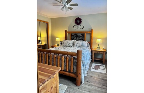 Island Falls Casa | Romantic peaceful & private by Pleasant Lake.