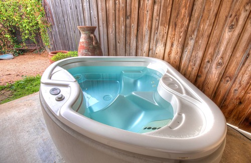 Fredericksburg Cabaña | Romantic Private Cabin With Hot tub 10 Mins to Fred!