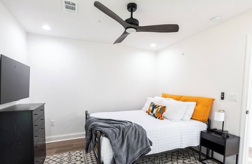 Dahlonega Casa | Romantic, relaxing container style home in river community, near wineries