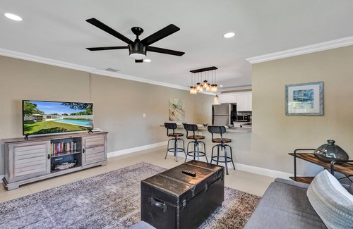 Lake Ridge Casa | Romantic Retreat w/ Private Pool. Near Las Olas