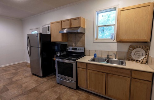 Fondren Apartamento | Romantic Retreat: Elegant 1BR with Onsite Parking