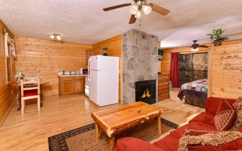 Pigeon Forge Villa | Romantic Retreat