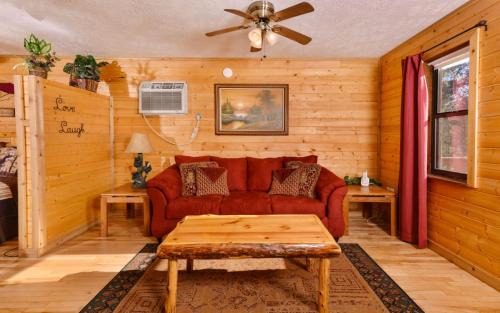 Pigeon Forge Villa | Romantic Retreat