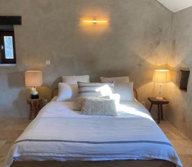 Mons Apartamento | Romantic Retreat with pool Mons la Trivalle