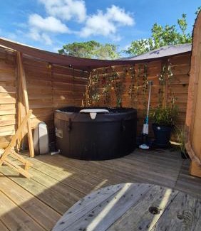 Lampaul-Plouarzel Apartamento | Romantic room le moutik du bord de mer avec SPA et sauna parking gratuit