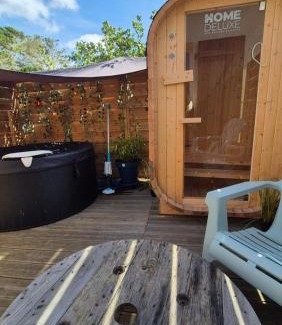 Lampaul-Plouarzel Apartamento | Romantic room le moutik du bord de mer avec SPA et sauna parking gratuit