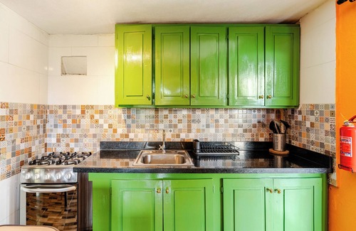 Constanza Cabina | Romantica Cabaña rustica con chimenea a 5 Mil pies de altura, Pet Friendly