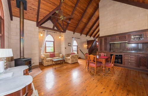 Possum Brush Casa | Romantic Sandstone Chapel.