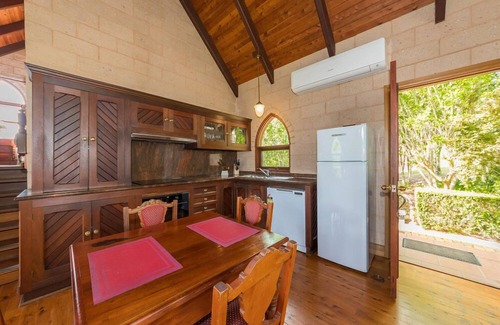 Possum Brush Casa | Romantic Sandstone Chapel.