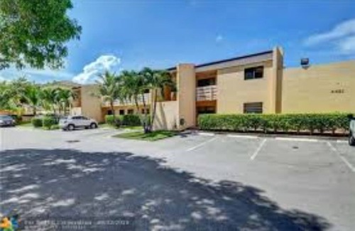 Pompano Beach Apartamento | Romantic Spanish villa