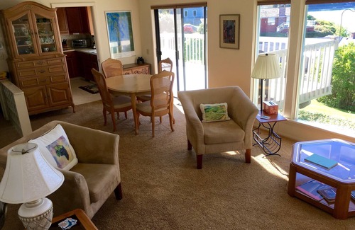 Grapeview Casa | Romantic Island Waterfront Cottage, Kayakers Dream, Beach Park