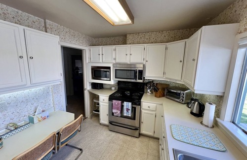 Grapeview Casa | Romantic Island Waterfront Cottage, Kayakers Dream, Beach Park