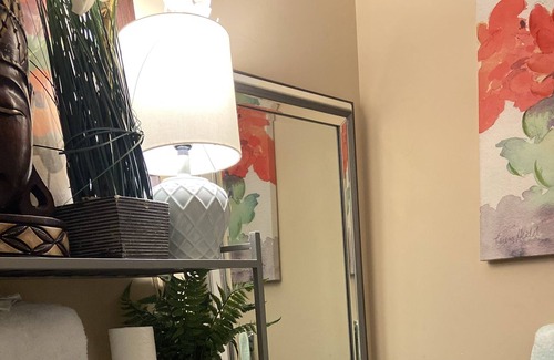 McIntyre Casa | Romantic Stylish Couple Suite