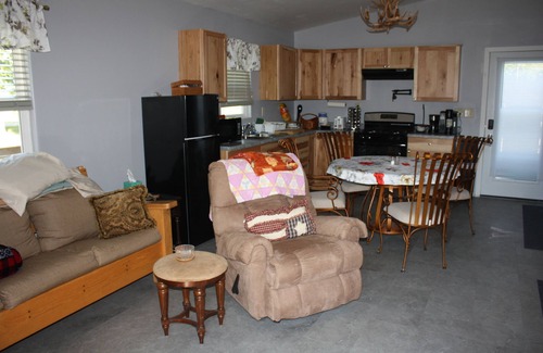 Logansport Cabina | Romantic Tree House for two!