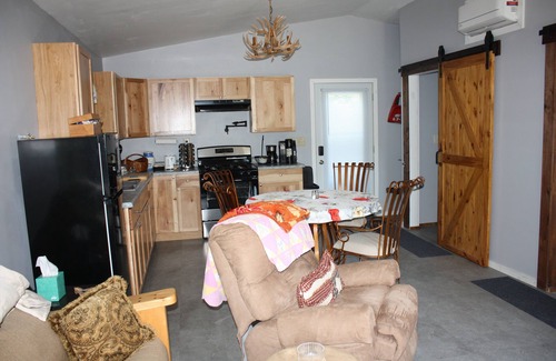 Logansport Cabina | Romantic Tree House for two!
