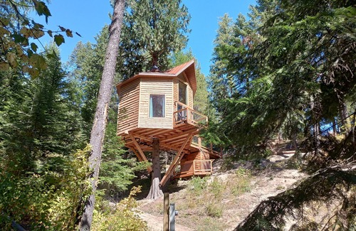 Newport Apartamento | Romantic Treehouse Getaway with Peaceful Mountain Views!
