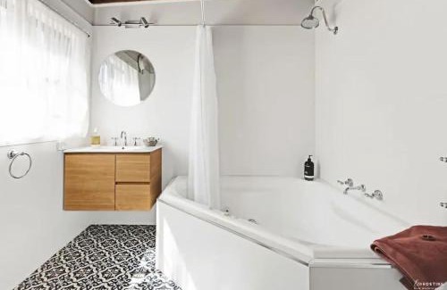 Blackheath Casa | Romantic Tricklebeck Spa Cottage
