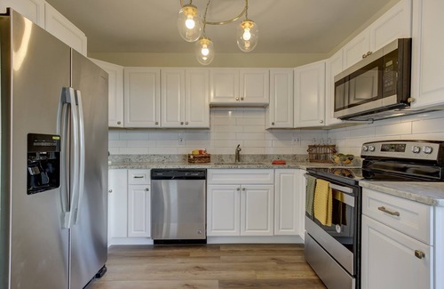 Crofton Condominio | Romantic Two Bedroom Condo