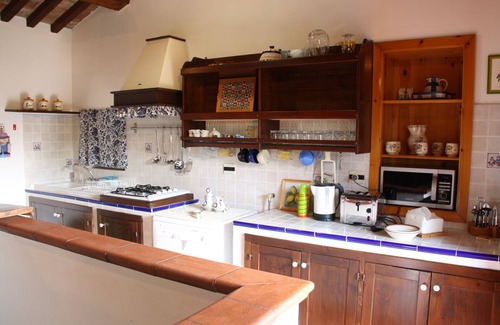 Fabriano Villa | Romántica Villa La Chiesetta con piscina privada ideal para parejas y familias.
