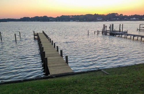 Deltaville Casa | Romantic Waterfront Abode with Patio and Dock!