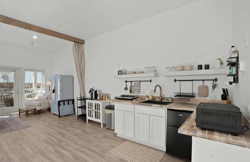 Southport Condominio | Romantic Waterfront Retreat in charming Southport