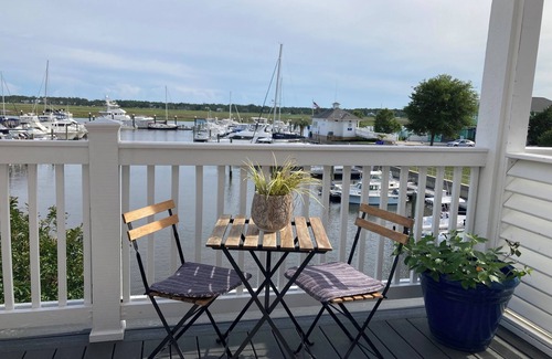 Southport Condominio | Romantic Waterfront Retreat in charming Southport