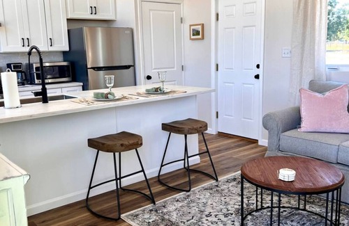Palisade Cabaña | Romantic Wine Country Farmstay in Palisade Posh Cottage
