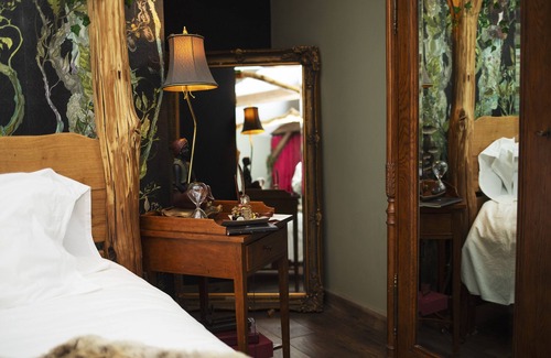 Layer de la Haye Cabina | Romantic Woodland Cabin