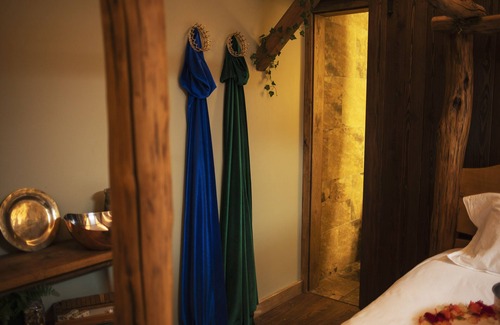 Layer de la Haye Cabina | Romantic Woodland Cabin