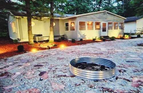 Bitely Cabaña | Romantic woodland cottage vacation rental in Baldwin. Pet friendly!