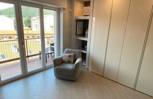 Intra Apartamento | Romantica Suite modern apartment in Verbania Intra