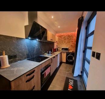 Charleville-Mezieres Apartamento | Romantique room