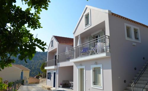 Frourion Casa | Romanza Studios