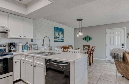 Orange Beach Apartamento | Romar Village 322- Short Walk to Beach Pool