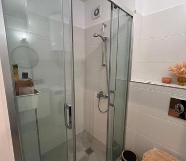 Studentski Grad Apartamento | Rome Stylish apt w Working Space and Paid Parking Spot
