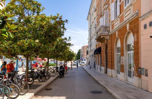 City Center Apartamento | Romeo and Juliet Apartment with Balcony and Sea View