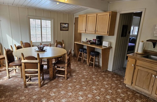 Nathrop Cabina | Romley Cabin at Deer Valley with geothermal pool & more! Family & Pet Friendly
