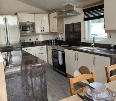 St Mary's Bay Cabina | Romney Lodge