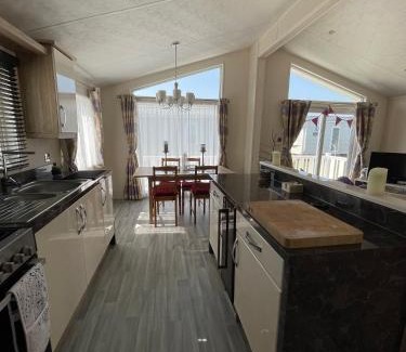 St Mary's Bay Cabina | Romney Lodge