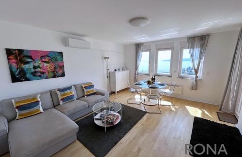 Icici Apartamento | Rona Spacious apartment with a panoramic view