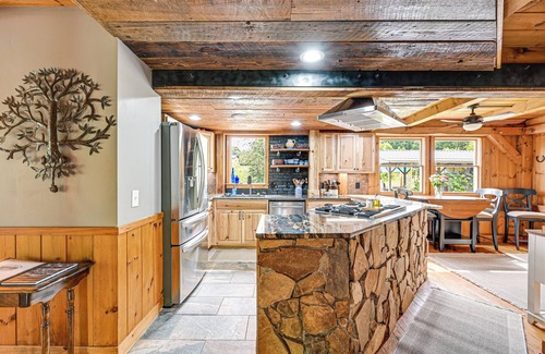 Ronda Casa | Ronda Home w/ Hot Tub + Fire Pit, Near Wineries!