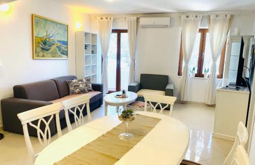 Cove Tri Zala (Zrnovo) Casa | Rondina House