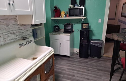 Downtown Akron Apartamento | Roo's Playhouse: Cozy 1-Bed, 1-Bath Apartment