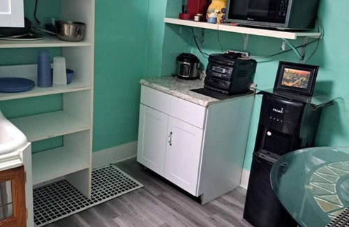 Downtown Akron Apartamento | Roo's Playhouse: Cozy 1-Bed, 1-Bath Apartment