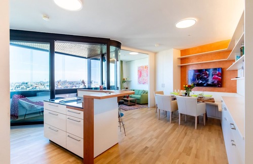 Ottakring Casa | Roof-top panorama suite with distant views over Vienna