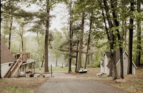 Motley Cabina | Rooftop cabin on amazing Crookneck Lake! "The Crookneck Lookout"