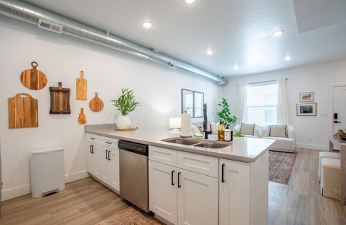 Poplar Grove Casa | Rooftop | Downtown | Airport