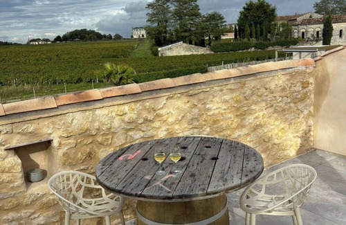 Saint-Christoly-Medoc Apartamento | Rooftop gîte amidst the vines
